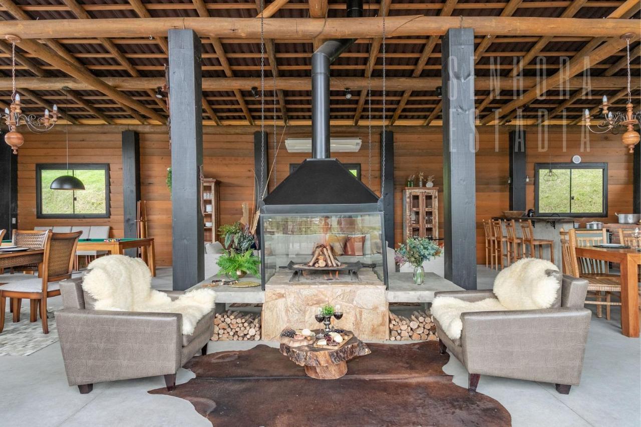 Aguas Mornas Villas Mornas Espaco De Eventos E Hospedagem Boutique المظهر الخارجي الصورة